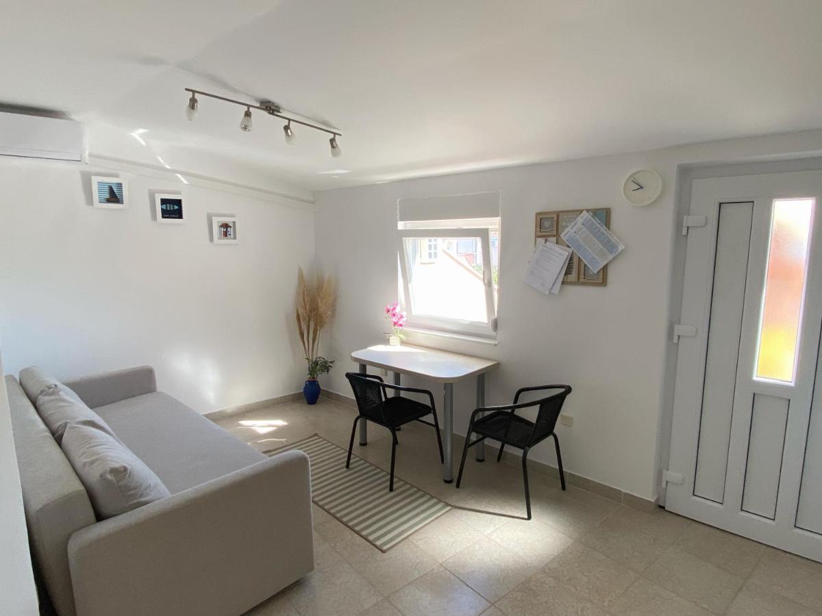 Beachfront Apartment Vir Εξωτερικό φωτογραφία